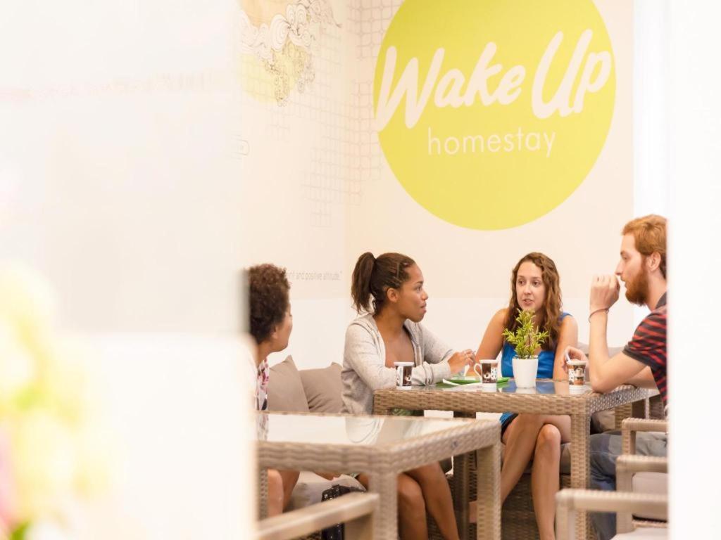Wakeup Homestay Джокьякарта Экстерьер фото